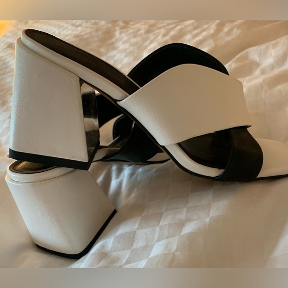 NY&C Open-Toe Dress Sandals Black & White Crossed Straps, Chunky Heel; Size 8.5 - Picture 3 of 10